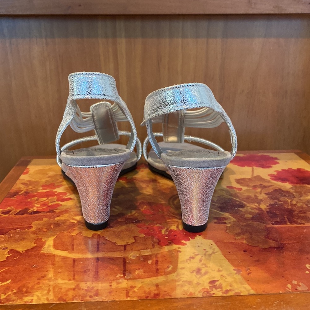 Silver heels - Picture 6 of 9
